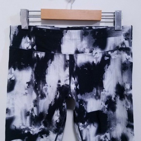 Calvin Klein Performance Black White Camo Yoga Crop Leggings Size L Quick Dry - Picture 4 of 8